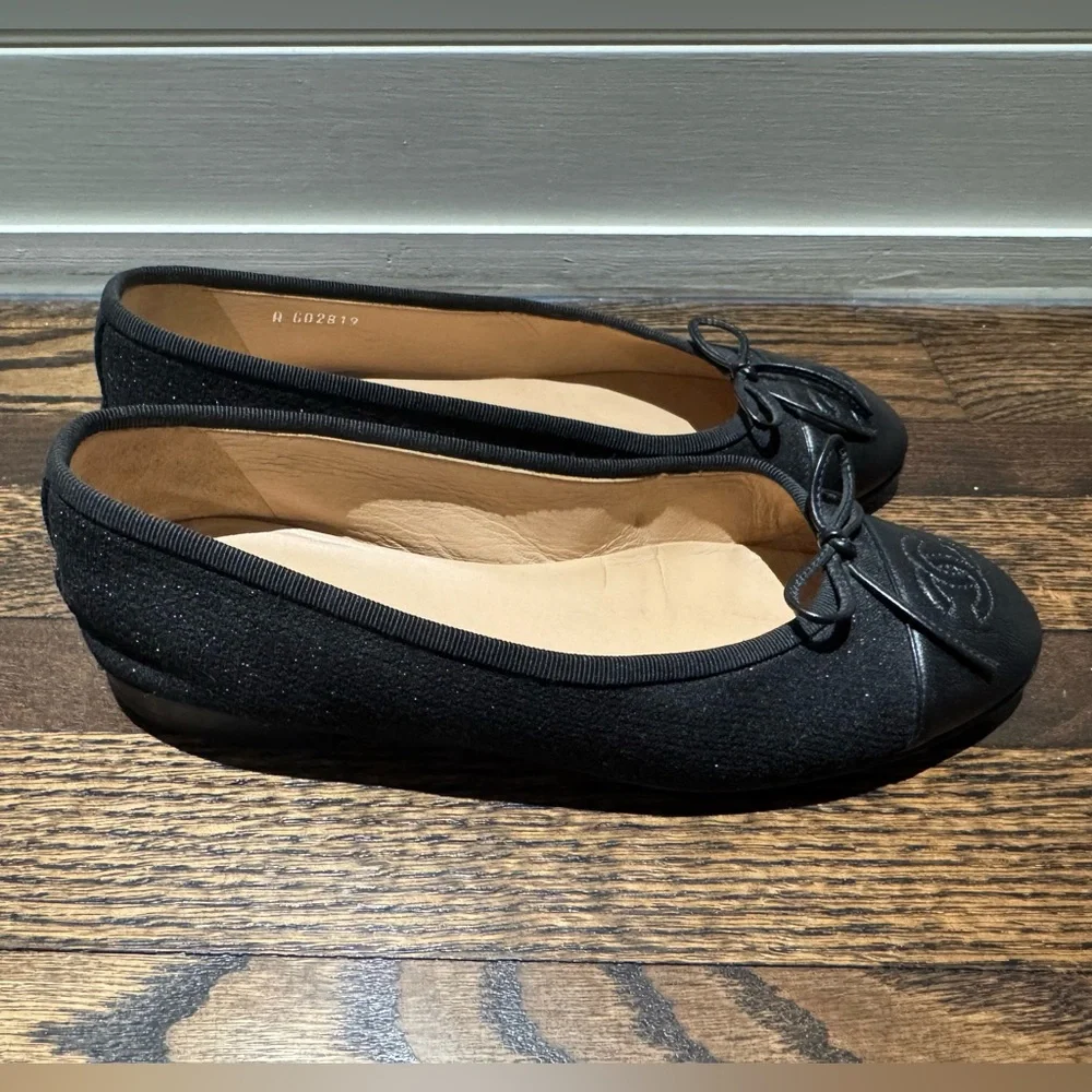 CHANEL Black Ballet Flats - Picture 3 of 7